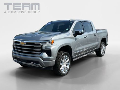 Used 2023 Chevrolet Silverado 1500 High Country w/ High Country Premium Package AWD/4WD image 3