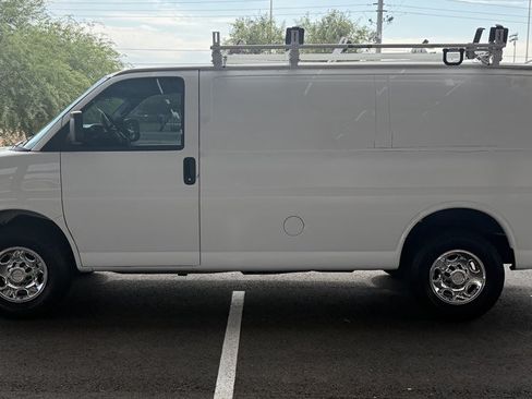Used 2014 Chevrolet Express 2500 RWD image 28