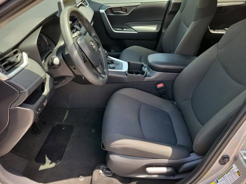 Used 2025 Toyota RAV4 LE AWD/4WD image 5