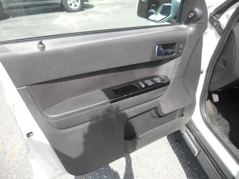 Used 2010 Ford Escape Limited AWD/4WD image 12