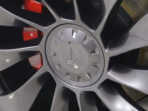 Used 2022 Tesla Model Y Performance image 17