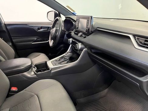 Used 2022 Toyota RAV4 SE w/ Convenience Package image 11