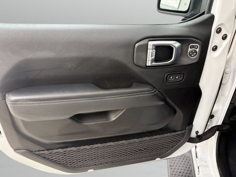 Used 2022 Jeep Wrangler Unlimited Sahara w/ Cold Weather Group image 24