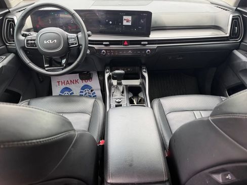 Used 2025 Kia Sorento EX w/ Panoramic Sunroof Package FWD image 13