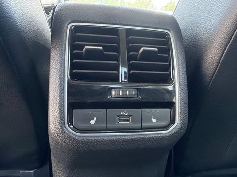 Used 2018 Volkswagen Passat 2.0T SE FWD image 22