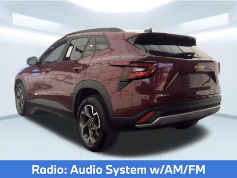 Used 2024 Chevrolet Trax LT FWD image 4