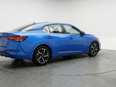 Used 2025 Nissan Sentra SV FWD image 9