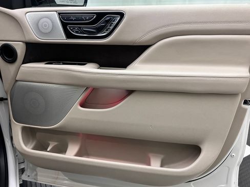 Used 2020 Lincoln Navigator L Reserve w/ Equipment Group 208A Reserve AWD/4WD image 19