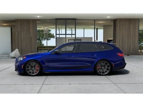 New 2027 BMW M5 Touring AWD/4WD image 4