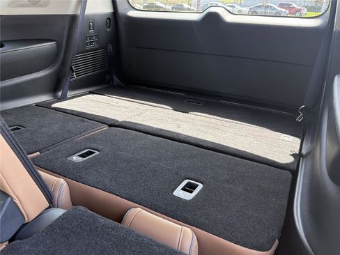 Used 2025 INFINITI QX80 Sensory AWD/4WD image 32