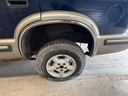 Used 1999 Chevrolet Blazer LT w/ Cold-Climate Pkg AWD/4WD image 14