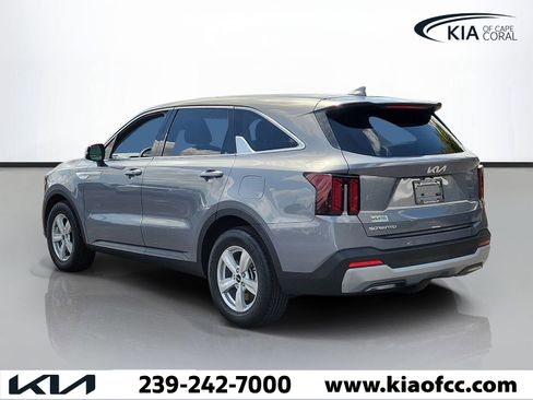 Certified 2025 Kia Sorento LX FWD image 4