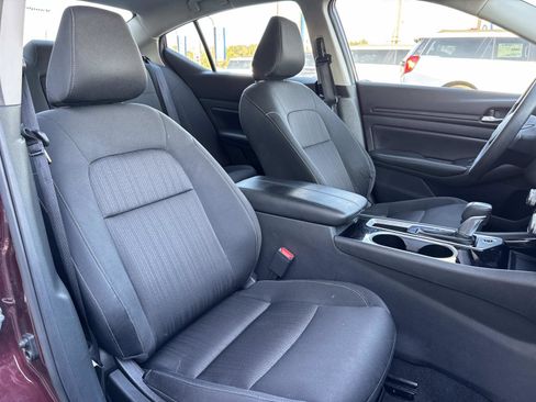 Used 2024 Nissan Altima 2.5 SV image 9