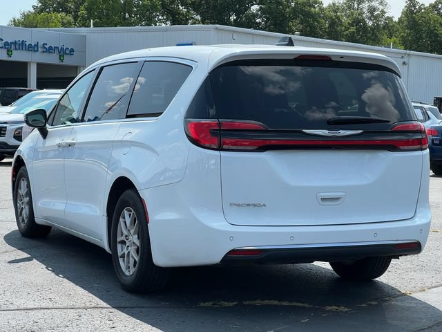 Used 2023 Chrysler Pacifica Touring-L FWD image 9