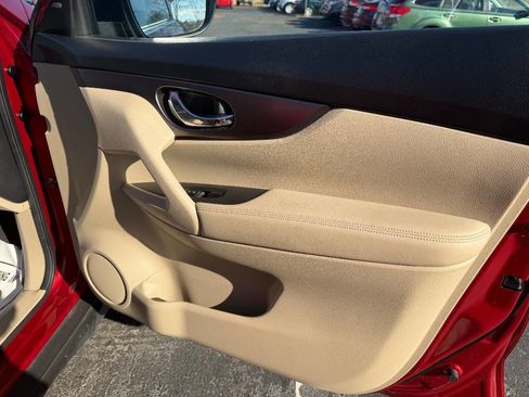 Used 2015 Nissan Rogue SV w/ SV Premium Package image 14