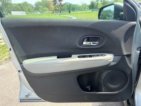 Used 2019 Honda HR-V LX image 14