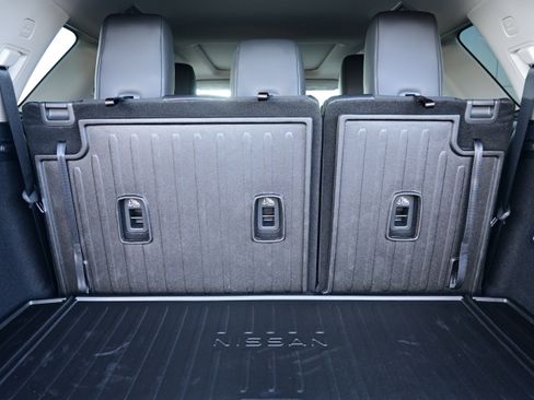 New 2025 Nissan Pathfinder SL image 13