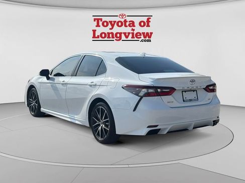 Certified 2021 Toyota Camry SE FWD image 3