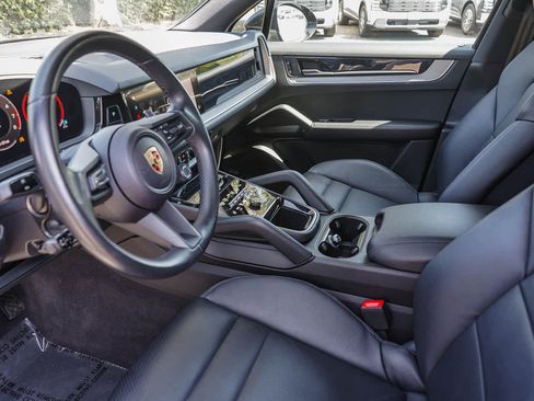 Used 2024 Porsche Cayenne AWD/4WD image 19