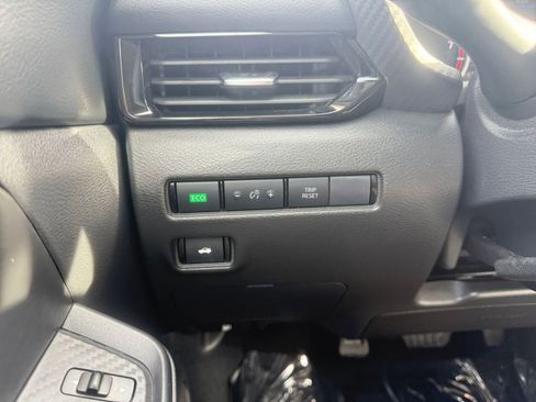 Used 2025 Nissan Sentra SV image 34