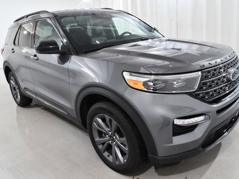 Used 2023 Ford Explorer XLT w/ Equipment Group 202A image 5