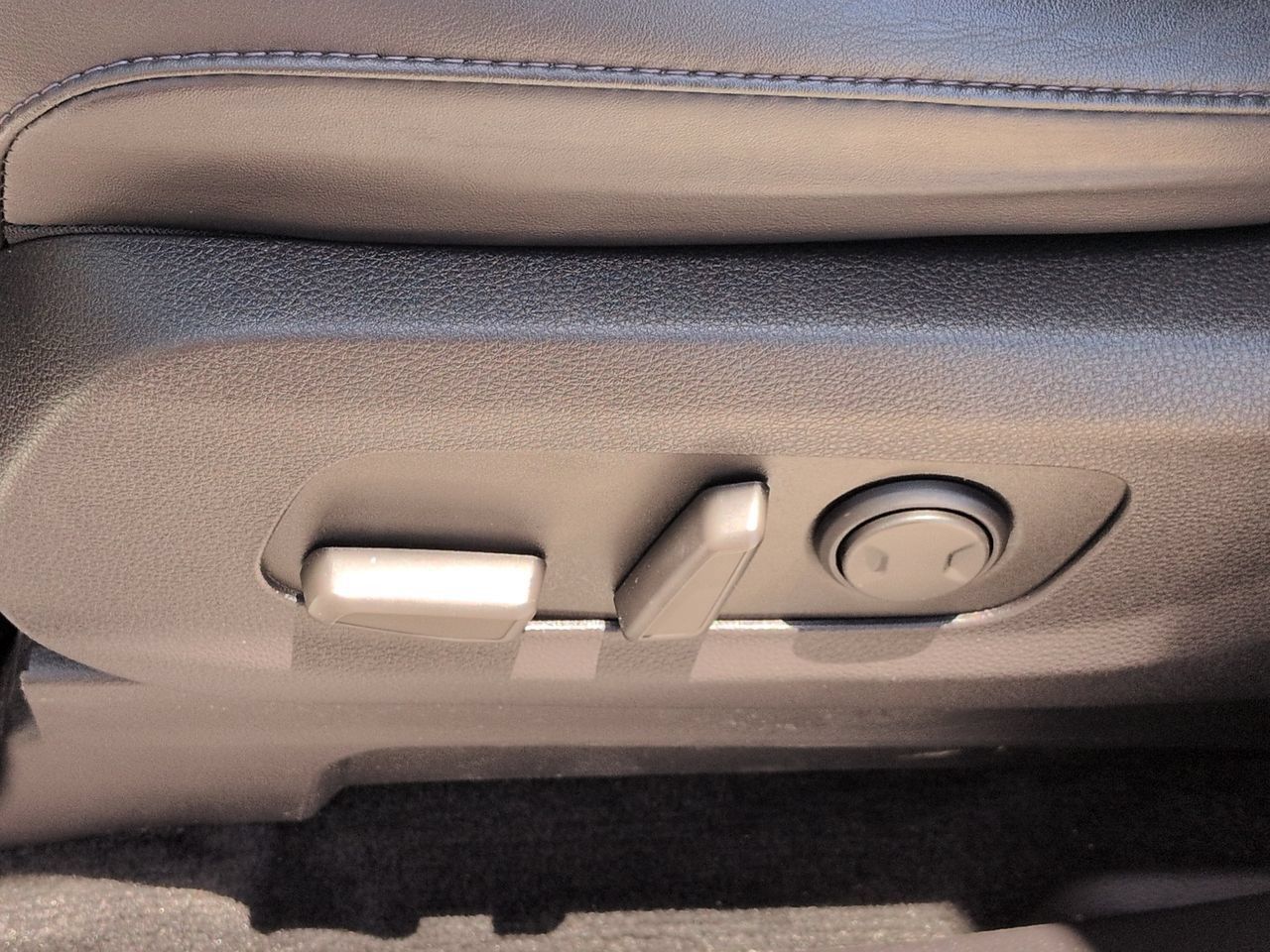 Used 2023 Kia Carnival LX FWD image 20