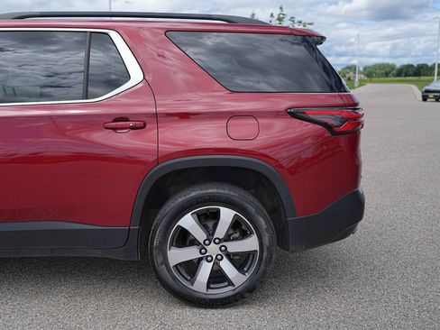 Used 2022 Chevrolet Traverse LT w/ LT Premium Package AWD/4WD image 12