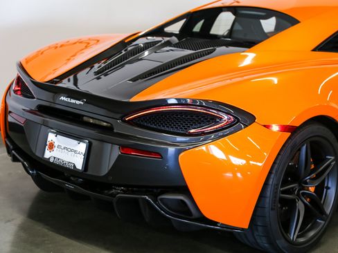 Used 2016 McLaren 570S Coupe RWD image 23