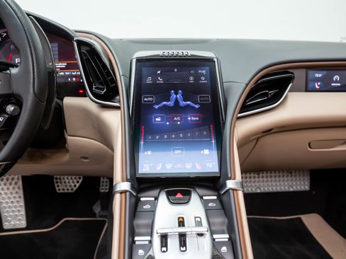 Used 2024 Ferrari Roma Spider image 28