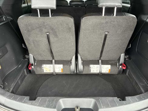 Used 2016 Ford Explorer XLT w/ Equipment Group 202A AWD/4WD image 18