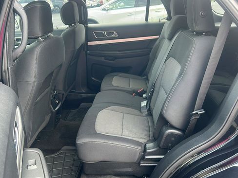 Used 2017 Ford Explorer XLT w/ Equipment Group 201A FWD image 13