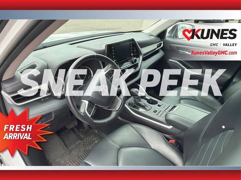 Used 2022 Toyota Highlander XLE AWD/4WD image 6