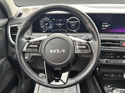 Used 2024 Kia Seltos EX FWD image 16