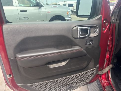 Used 2022 Jeep Wrangler Unlimited Rubicon w/ Dual Top Group AWD/4WD image 17