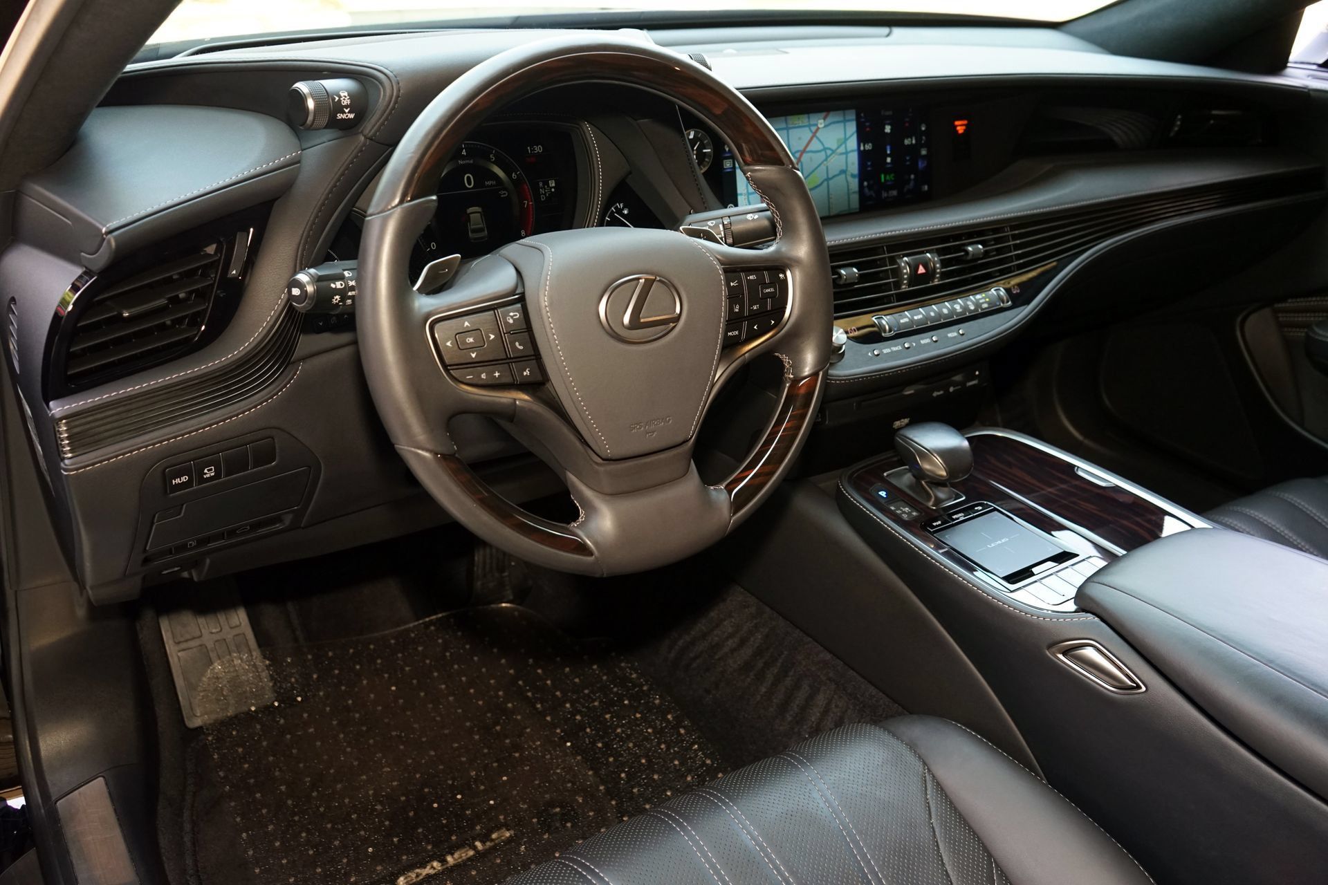 Used 2019 Lexus LS 500 AWD w/ Luxury Package image 2