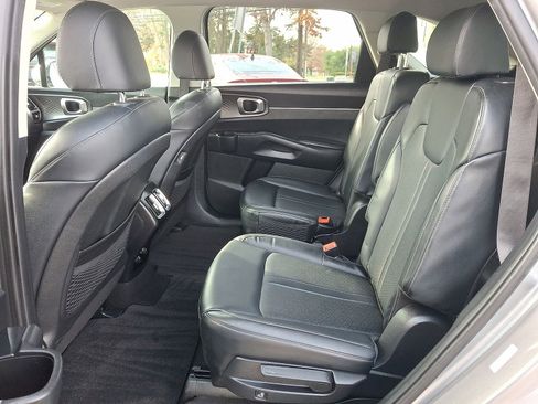 Used 2022 Kia Sorento EX image 26