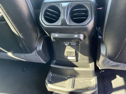 Used 2022 Jeep Wrangler Unlimited Sahara w/ Cold Weather Group image 13