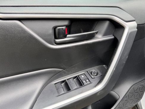 Used 2020 Toyota RAV4 LE AWD/4WD image 49