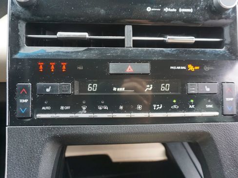 Used 2021 Toyota Avalon XLE FWD image 13