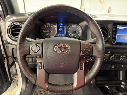 Used 2020 Toyota Tacoma TRD Sport AWD/4WD image 31