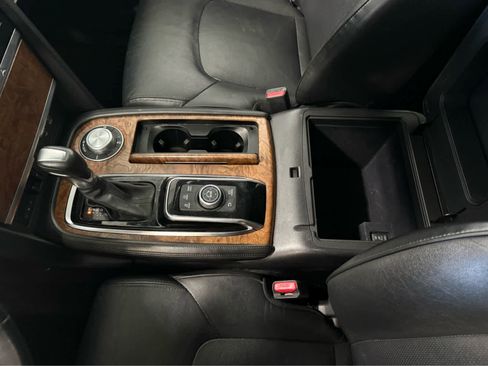 Used 2022 Nissan Armada SL w/ Captain's Chairs Package AWD/4WD image 24