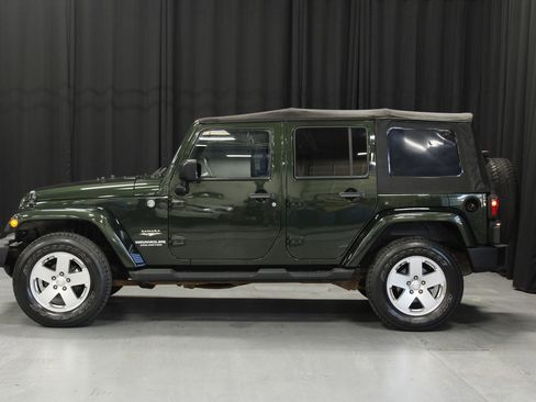 Used 2011 Jeep Wrangler Unlimited Sahara w/ Connectivity Group AWD/4WD image 2