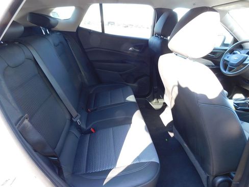 Certified 2025 Chevrolet Trax LT image 5