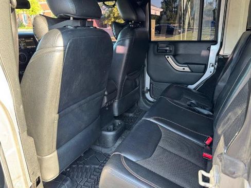 Used 2016 Jeep Wrangler Unlimited Sahara AWD/4WD image 12