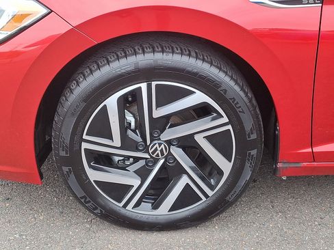 Used 2024 Volkswagen Jetta SEL image 8