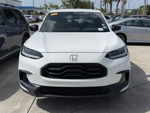 Used 2025 Honda HR-V Sport image 3