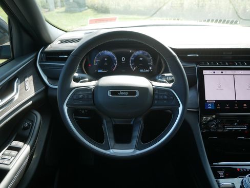 New 2025 Jeep Grand Cherokee Limited w/ Black Appearance Package image 11