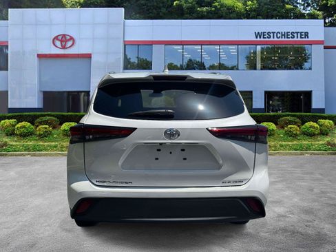 Used 2023 Toyota Highlander XLE AWD/4WD image 6
