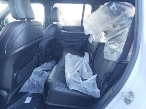 New 2026 Jeep Grand Cherokee Altitude image 20