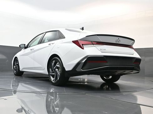 Certified 2025 Hyundai Elantra Sport image 24